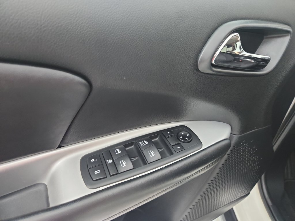 Used 2020 Dodge Journey SE w/ Blacktop Package FWD image 24