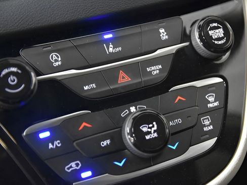 Used 2022 Chrysler Pacifica Touring-L image 26