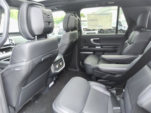 New 2026 Ford Expedition Max Platinum w/ Stealth Performance Package AWD/4WD image 17