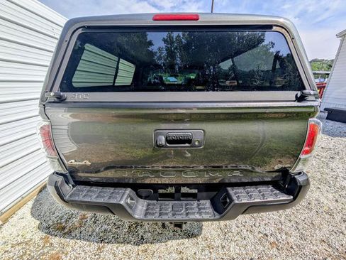Used 2017 Toyota Tacoma SR AWD/4WD image 14