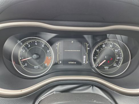 Used 2014 Jeep Cherokee Latitude w/ Cold Weather Group AWD/4WD image 17