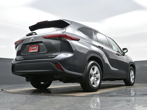 Used 2024 Toyota Highlander LE image 31