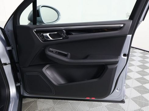 Certified 2026 Porsche Macan AWD/4WD image 23