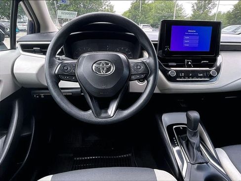 Used 2025 Toyota Corolla LE w/ LE Premium Package FWD image 17