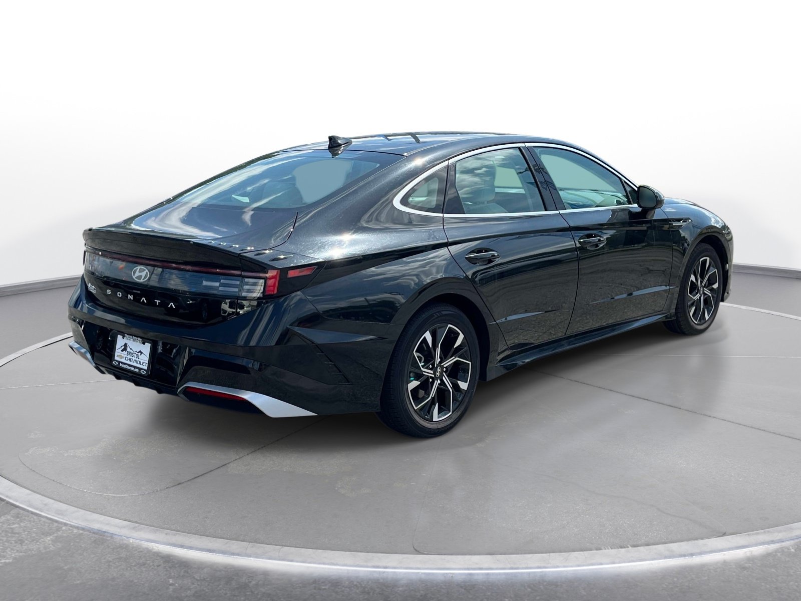 Used 2025 Hyundai Sonata SEL FWD image 4
