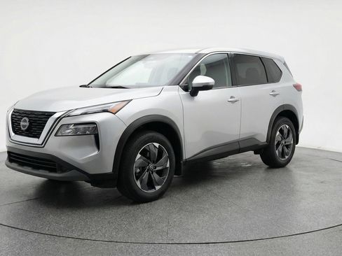 Used 2025 Nissan Rogue SV FWD image 3