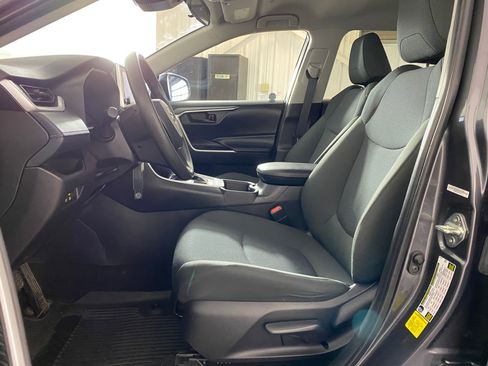 Used 2024 Toyota RAV4 LE image 4