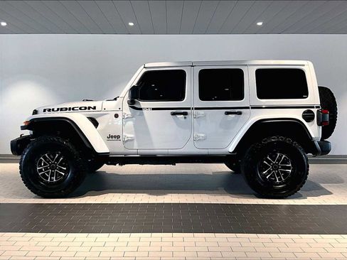 Used 2025 Jeep Wrangler Unlimited Rubicon AWD/4WD image 2