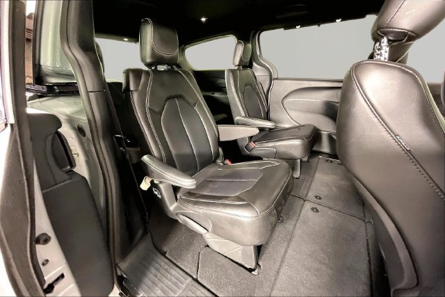 Used 2026 Chrysler Pacifica Select FWD image 19