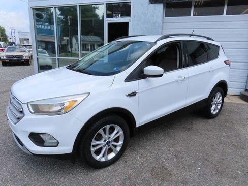 Used 2018 Ford Escape SE w/ SE Sync 3 Package FWD image 7