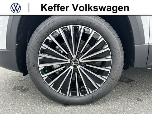New 2026 Volkswagen Taos SE FWD image 11
