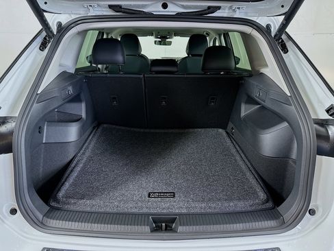 New 2025 Volkswagen Tiguan SE image 25