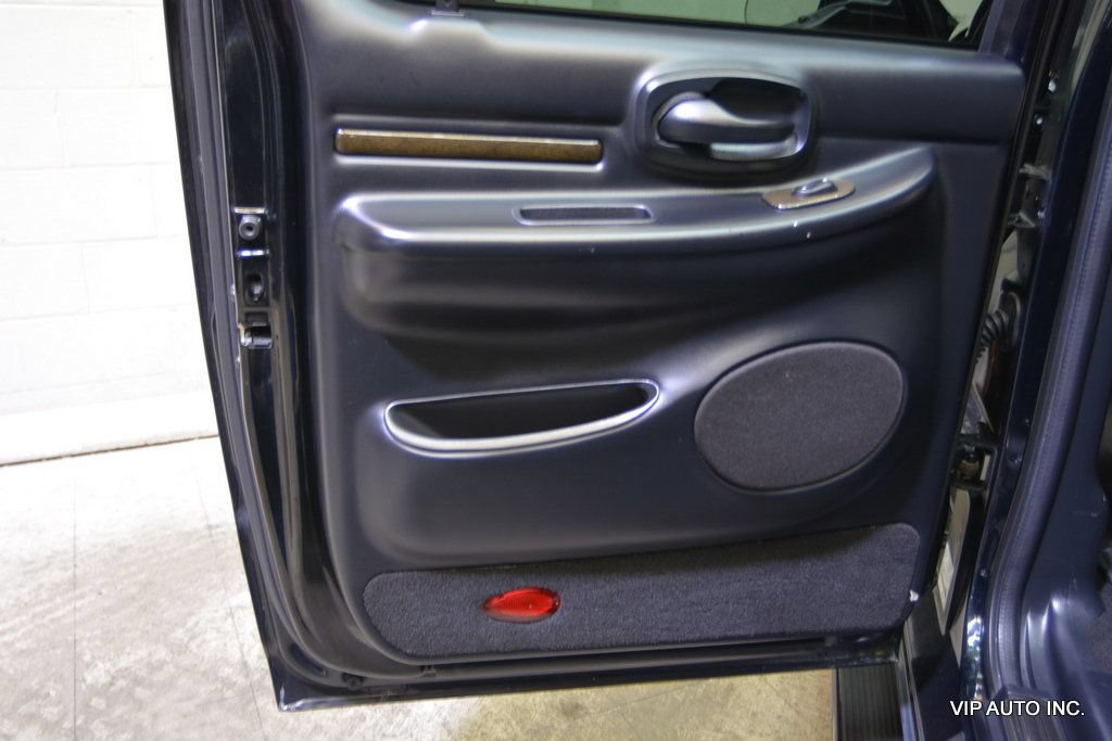 Used 2002 Lincoln Blackwood RWD image 9