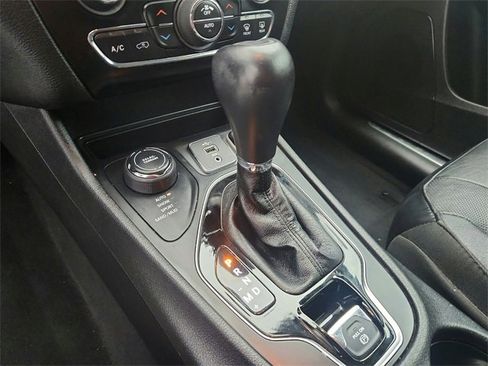 Used 2020 Jeep Cherokee Limited image 14