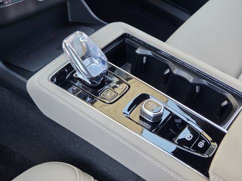 New 2026 Volvo XC90 B6 Plus w/ Protection Package Premier image 22