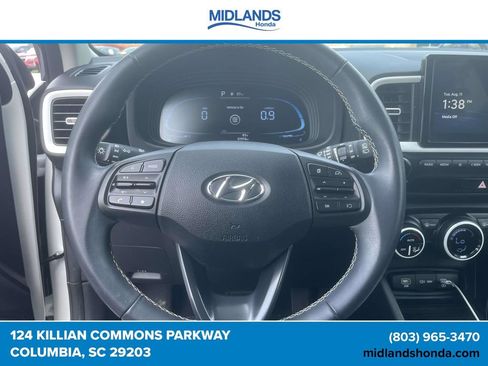 Used 2023 Hyundai Venue Limited FWD image 30