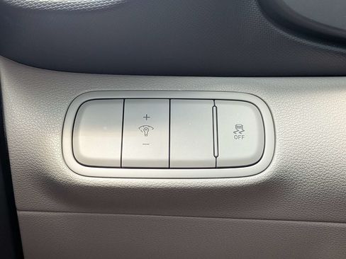 Used 2025 Hyundai Venue SEL FWD image 25