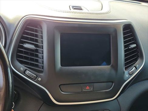 Certified 2020 Jeep Cherokee Latitude w/ Cold Weather Group FWD image 15