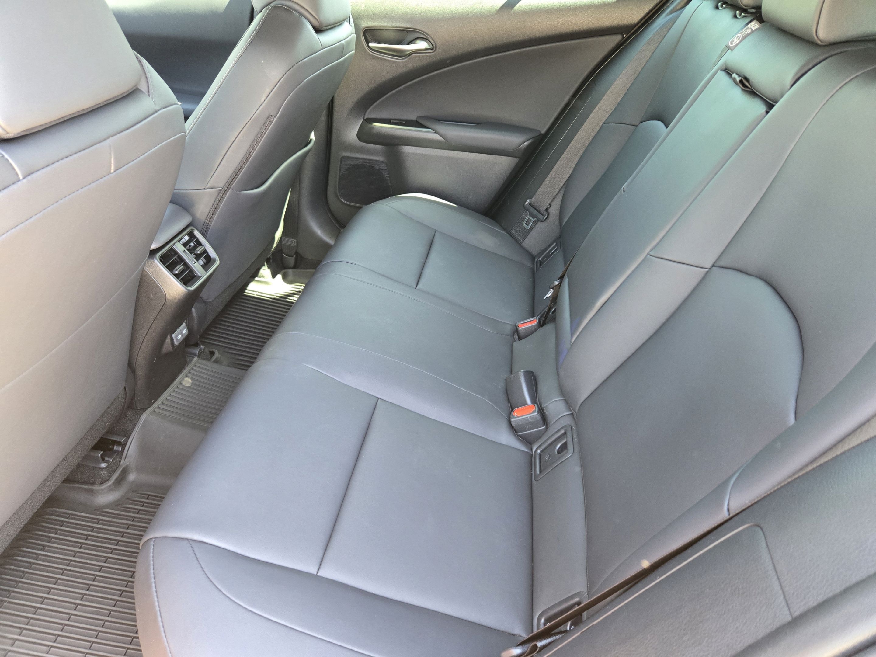 Used 2025 Lexus UX 300h FWD image 31