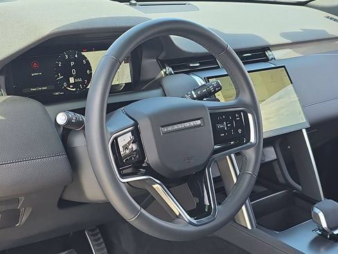 Used 2025 Land Rover Discovery Sport Dynamic SE AWD/4WD image 16