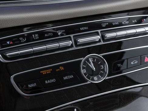 Used 2019 Mercedes-Benz E 300 4MATIC w/ Premium 1 Package image 31