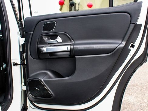 Used 2024 Mercedes-Benz GLB 250 4MATIC w/ Driver Assistance Package image 13