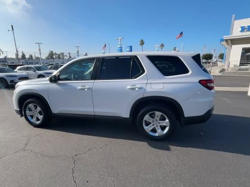 Used 2023 Honda Pilot LX image 6
