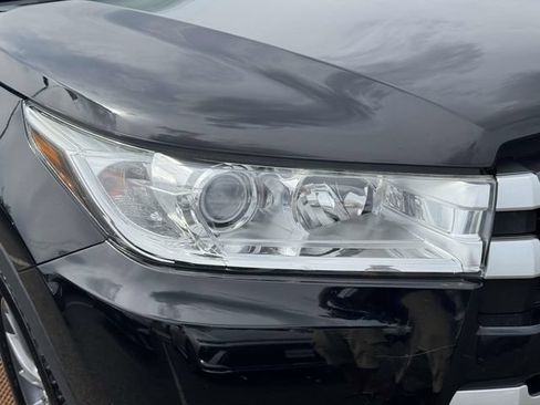 Used 2019 Toyota Highlander XLE AWD/4WD image 9