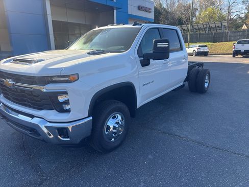 New 2026 Chevrolet Silverado 3500 LT w/ Convenience Package AWD/4WD image 2