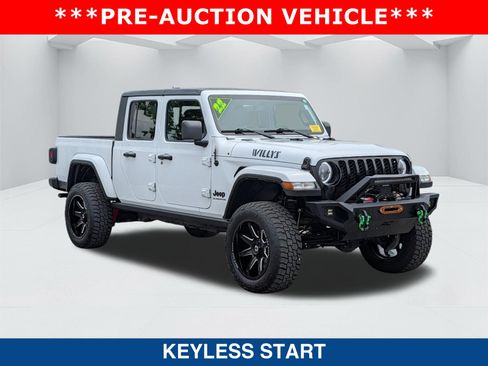 Used 2022 Jeep Gladiator Sport AWD/4WD image 3