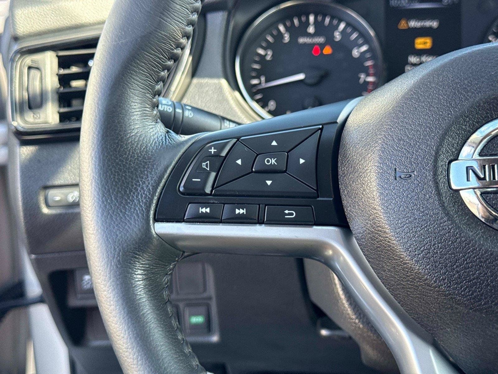 Used 2017 Nissan Rogue SV FWD image 30