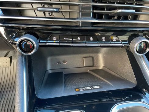 Used 2025 Chevrolet Traverse Z71 w/ LPO, Floor Liner Package image 36