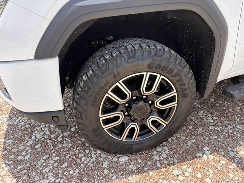 Used 2020 GMC Sierra 2500 AT4 w/ Technology Package AWD/4WD image 10