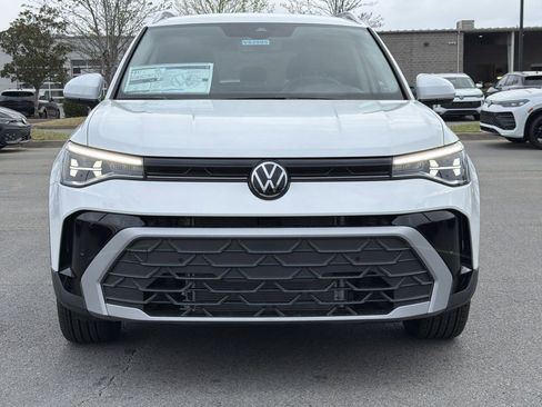 New 2026 Volkswagen Taos SE FWD image 8
