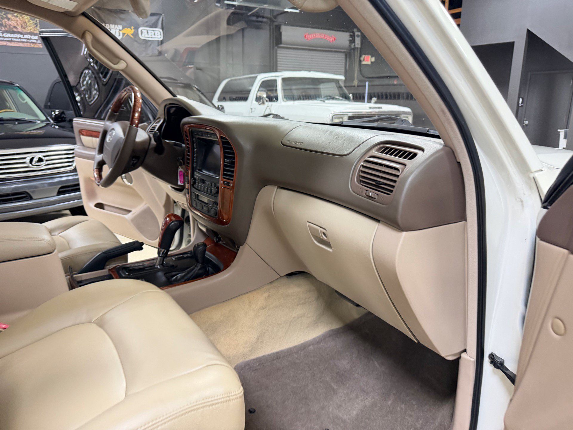 Used 2002 Lexus LX 470 4WD image 23