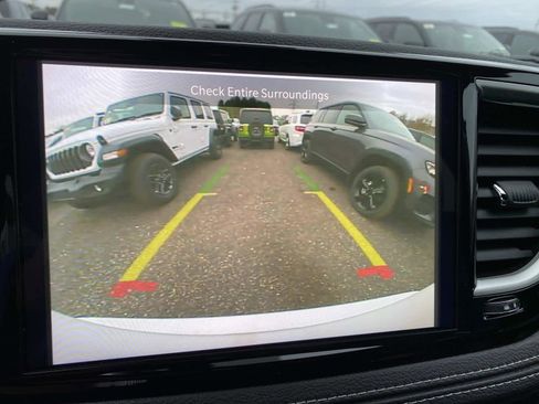 New 2026 Chrysler Pacifica Select image 10