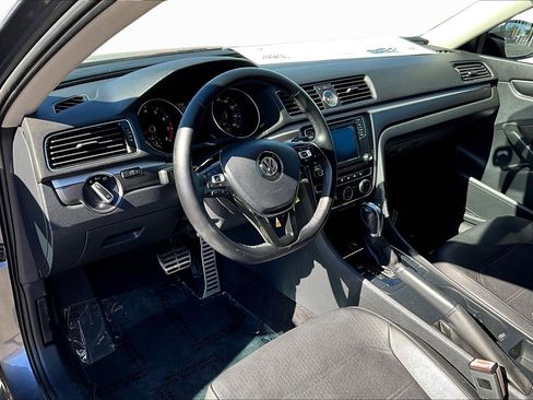 Used 2017 Volkswagen Passat 1.8T R-Line image 12