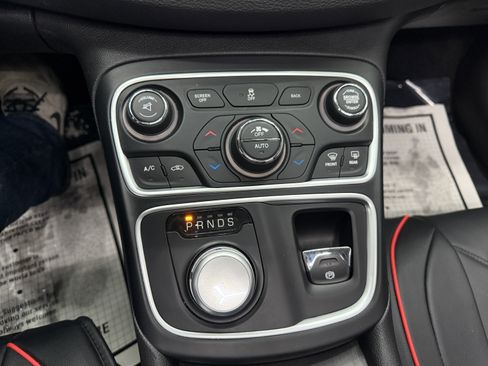 Used 2016 Chrysler 200 Limited image 21