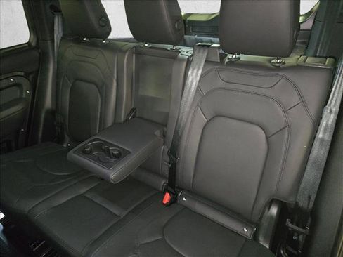 New 2026 Land Rover Defender 110 X-Dynamic SE AWD/4WD image 14