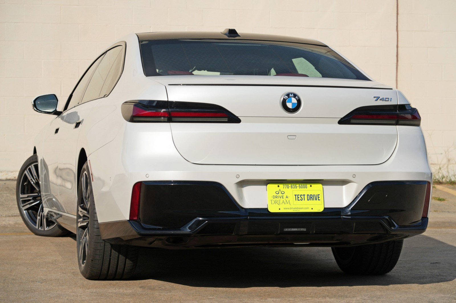 Used 2023 BMW 740i w/ Parking Assistance Package RWD image 6