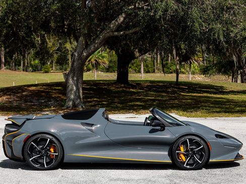 Used 2021 McLaren Elva RWD image 35