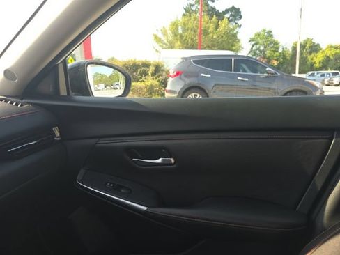 Certified 2025 Nissan Sentra SR FWD image 24