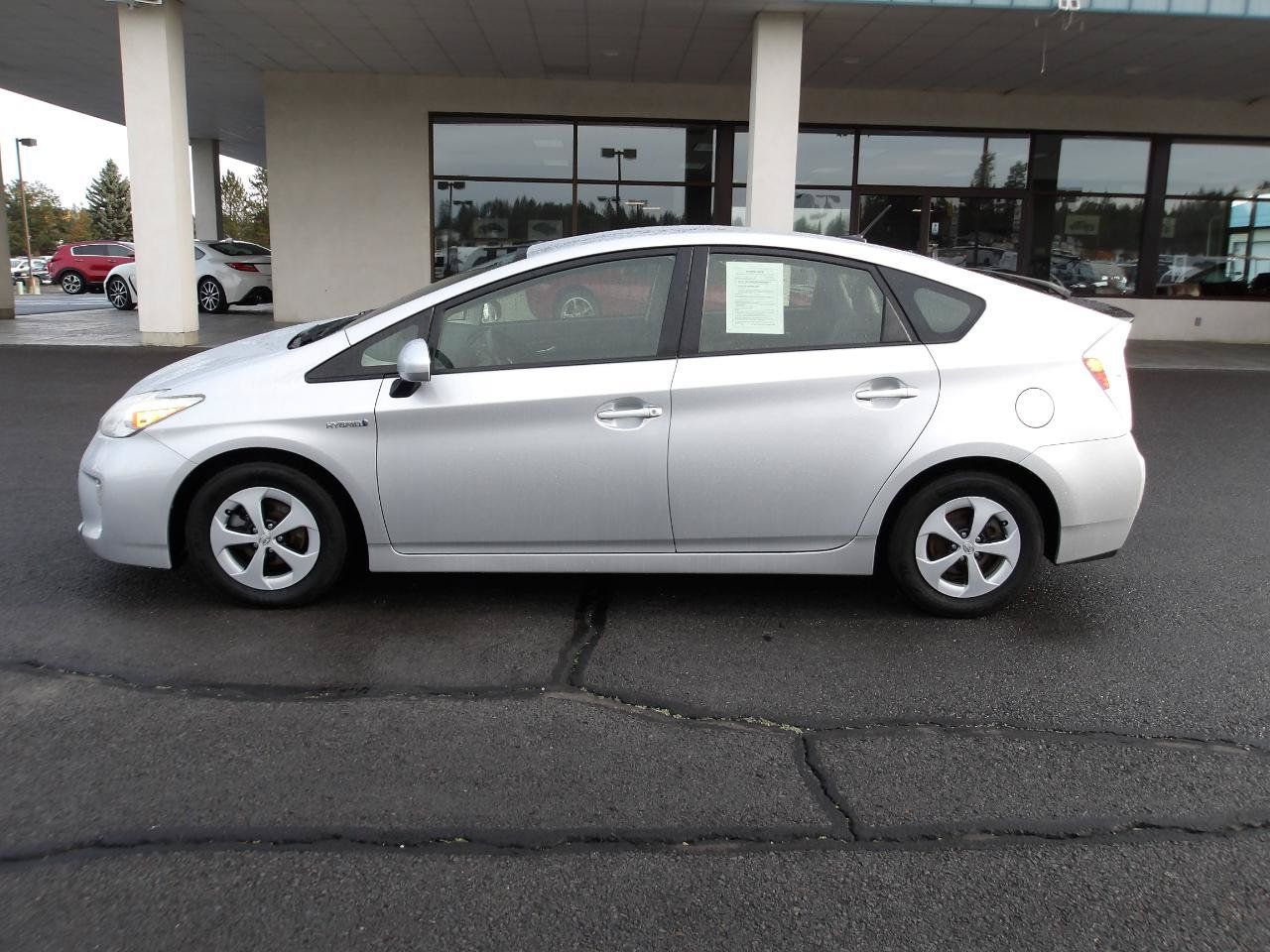 Used 2015 Toyota Prius Four FWD image 2