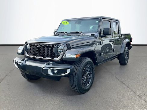 Certified 2024 Jeep Gladiator Sport AWD/4WD image 3