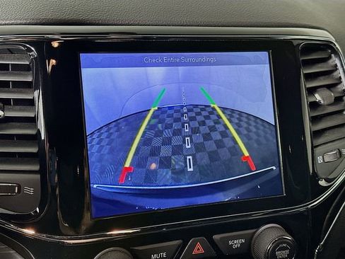 Used 2019 Jeep Grand Cherokee Limited AWD/4WD image 18