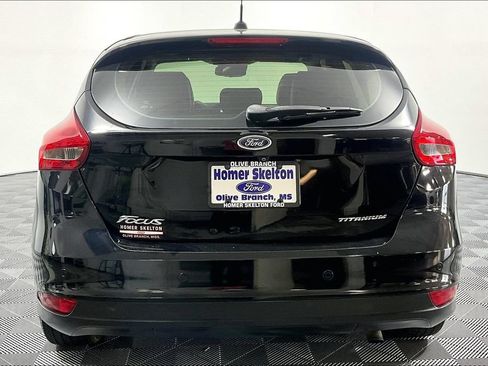 Used 2018 Ford Focus Titanium w/ Titanium Technology Package FWD image 4