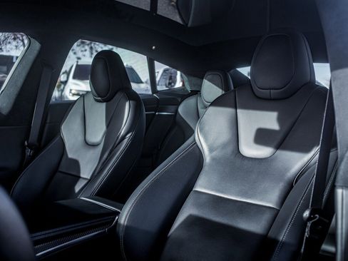 Used 2022 Tesla Model S Plaid image 13