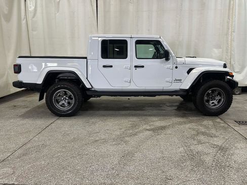 Used 2021 Jeep Gladiator Overland AWD/4WD image 6