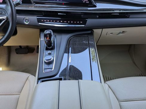 Used 2022 Cadillac Escalade ESV Premium Luxury RWD image 21