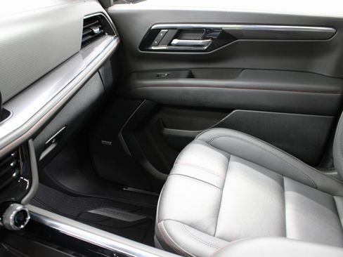 Used 2025 Chevrolet Tahoe RST image 28